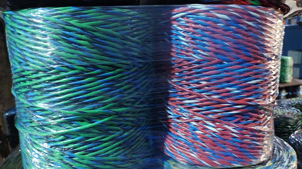 Ejemplos de Productos Artesanales Hechos con Rafia Trenzada